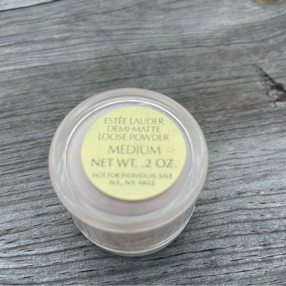 Estée Lauder Demi Matte Perfecting Loose Powder Mini Medium 0.2 oz NEW Travel Sz - Picture 2 of 3